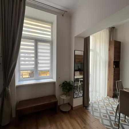 Apartment Fiesta On Franka 2br-6p Lviv