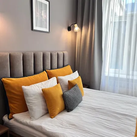 Fiesta On Franka 2br-6p * Львов